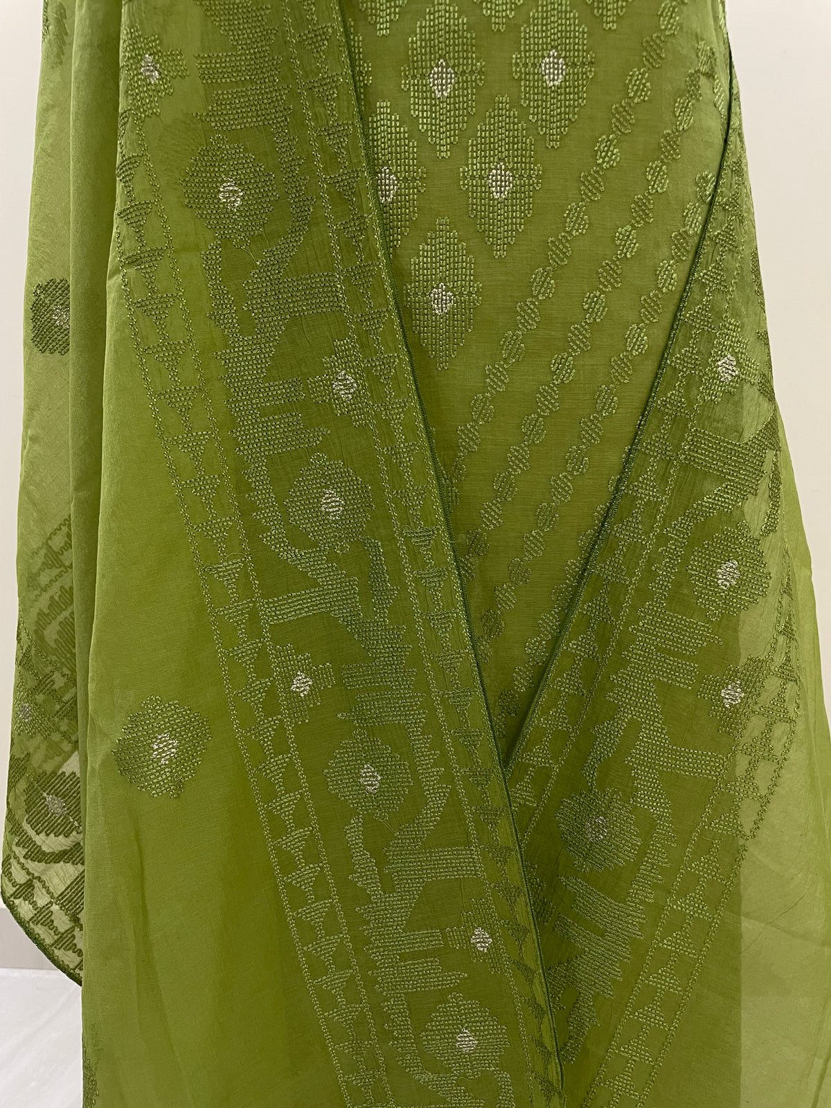 Mallepuvvu – Olive Green Mulmul Unstitched Suit Set